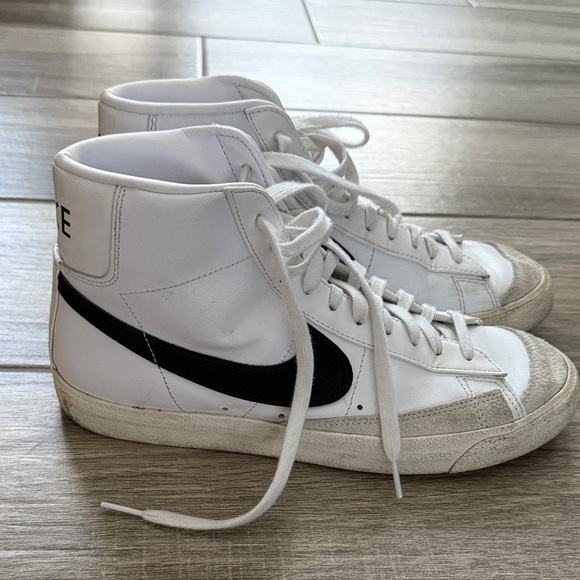 Women’s Nike Blazer Hightops - Picture 1 of 4